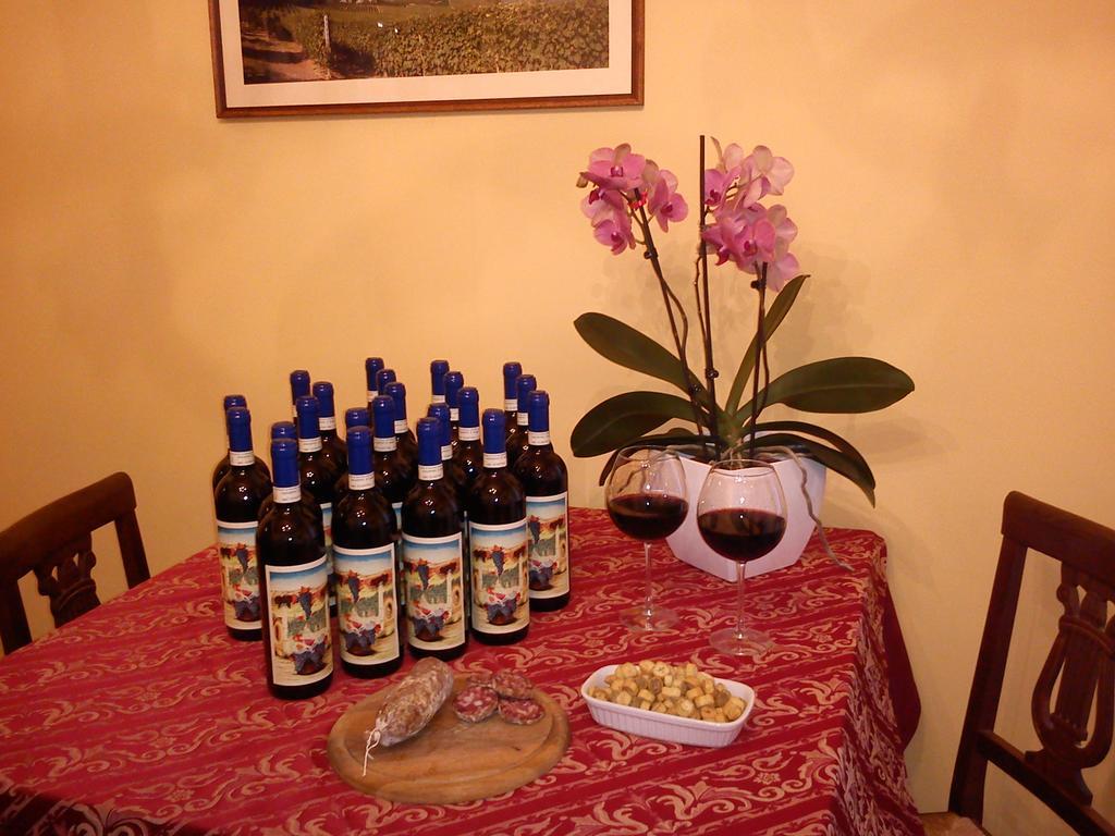 Villa Goccia Di Vino La Morra Bagian luar foto