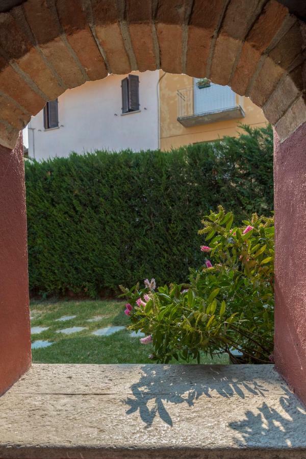 Villa Goccia Di Vino La Morra Bagian luar foto
