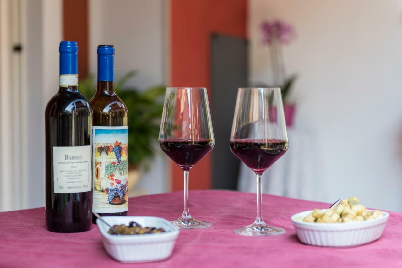 Villa Goccia Di Vino La Morra Bagian luar foto